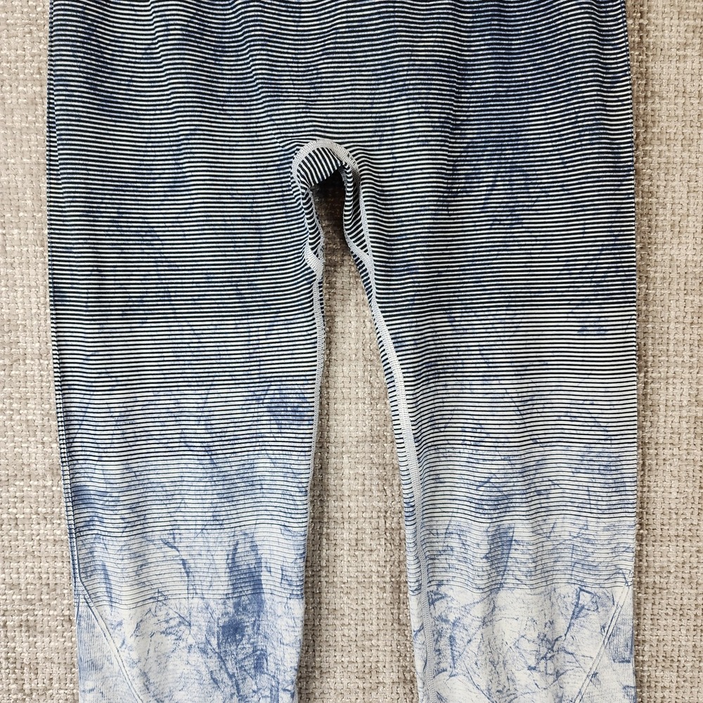 Lululemon Striped Crinkle Look Leggings‎ Womens *Medium (8-10) Blue 24x26 - Picture 3 of 12